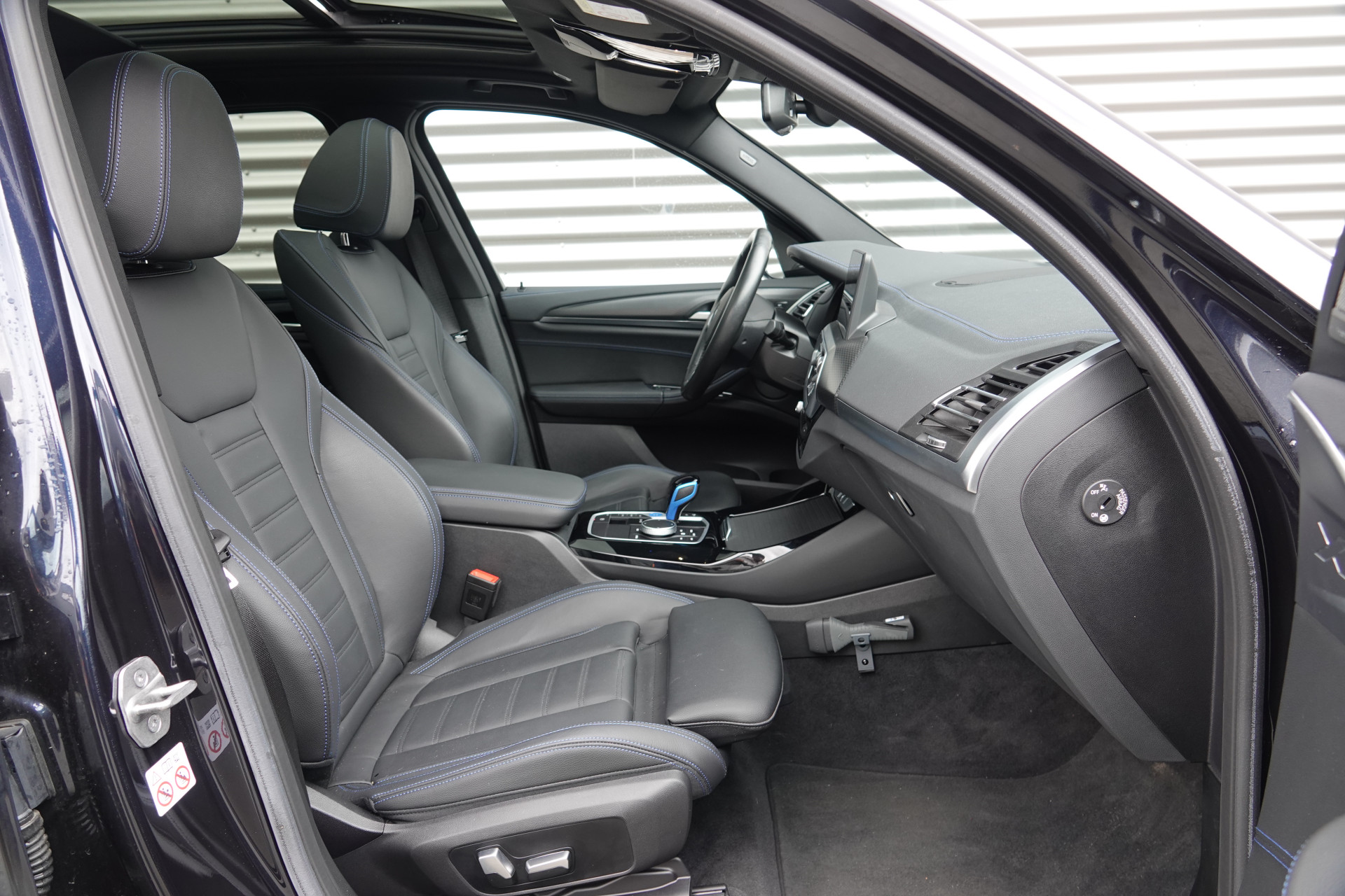 tweedehands BMW iX3 High Executive 80 kWh M-Sport OVERNAME LEASECONTRACT 1099 ex btw per maand  – beschikbaar bij Van de Velde Auto’s