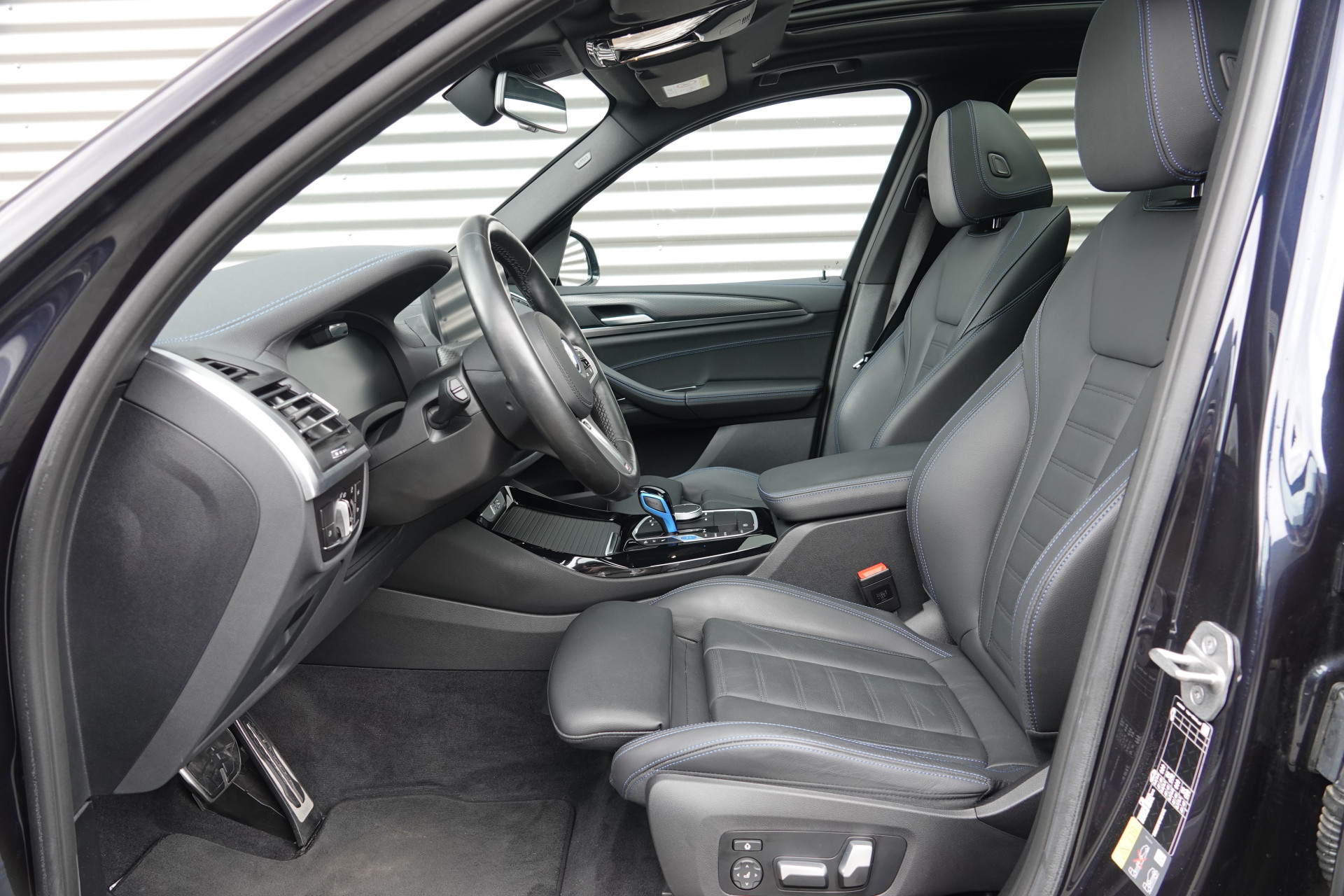 tweedehands BMW iX3 High Executive 80 kWh M-Sport OVERNAME LEASECONTRACT 1099 ex btw per maand  – beschikbaar bij Van de Velde Auto’s