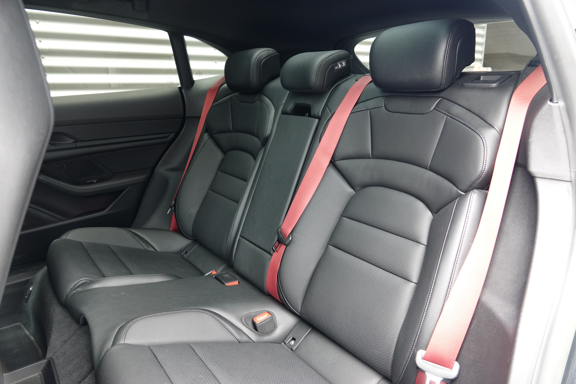 tweedehands Porsche Taycan Sport Turismo 93 kWh Sport Chrono | Pano | Bose | Memory | InnoDrive |  – beschikbaar bij Van de Velde Auto’s