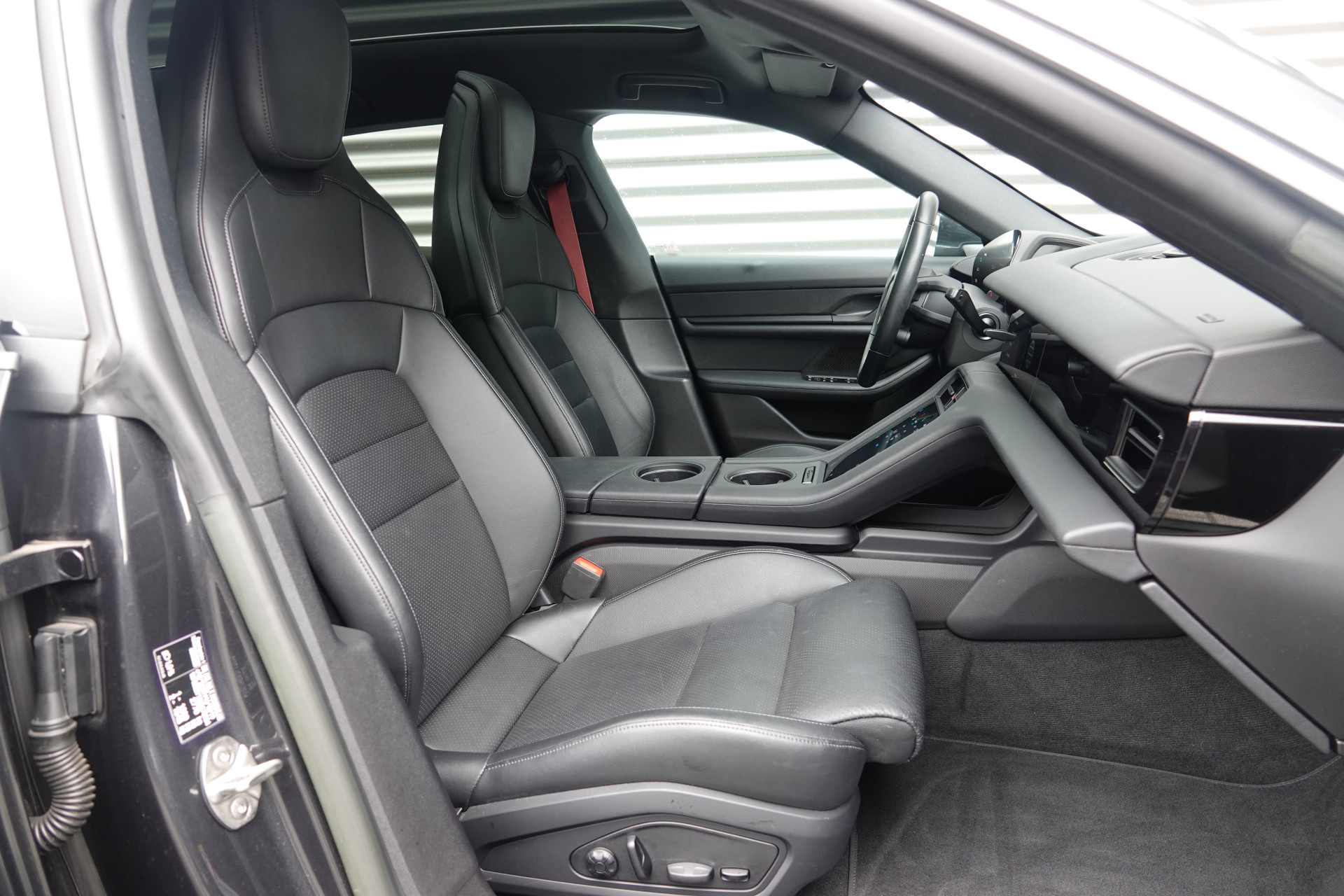 tweedehands Porsche Taycan Sport Turismo 93 kWh Sport Chrono | Pano | Bose | Memory | InnoDrive |  – beschikbaar bij Van de Velde Auto’s