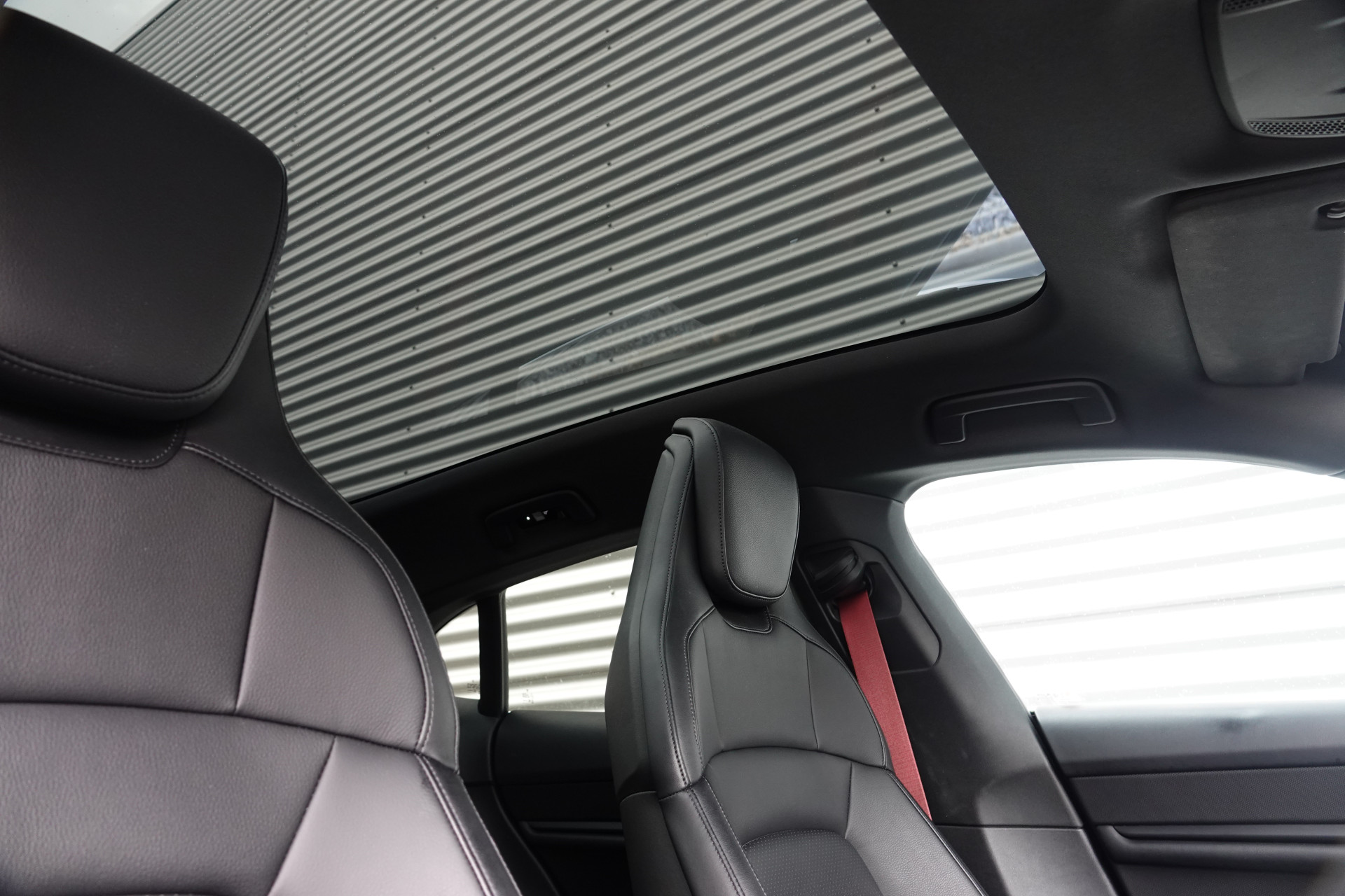 tweedehands Porsche Taycan Sport Turismo 93 kWh Sport Chrono | Pano | Bose | Memory | InnoDrive |  – beschikbaar bij Van de Velde Auto’s