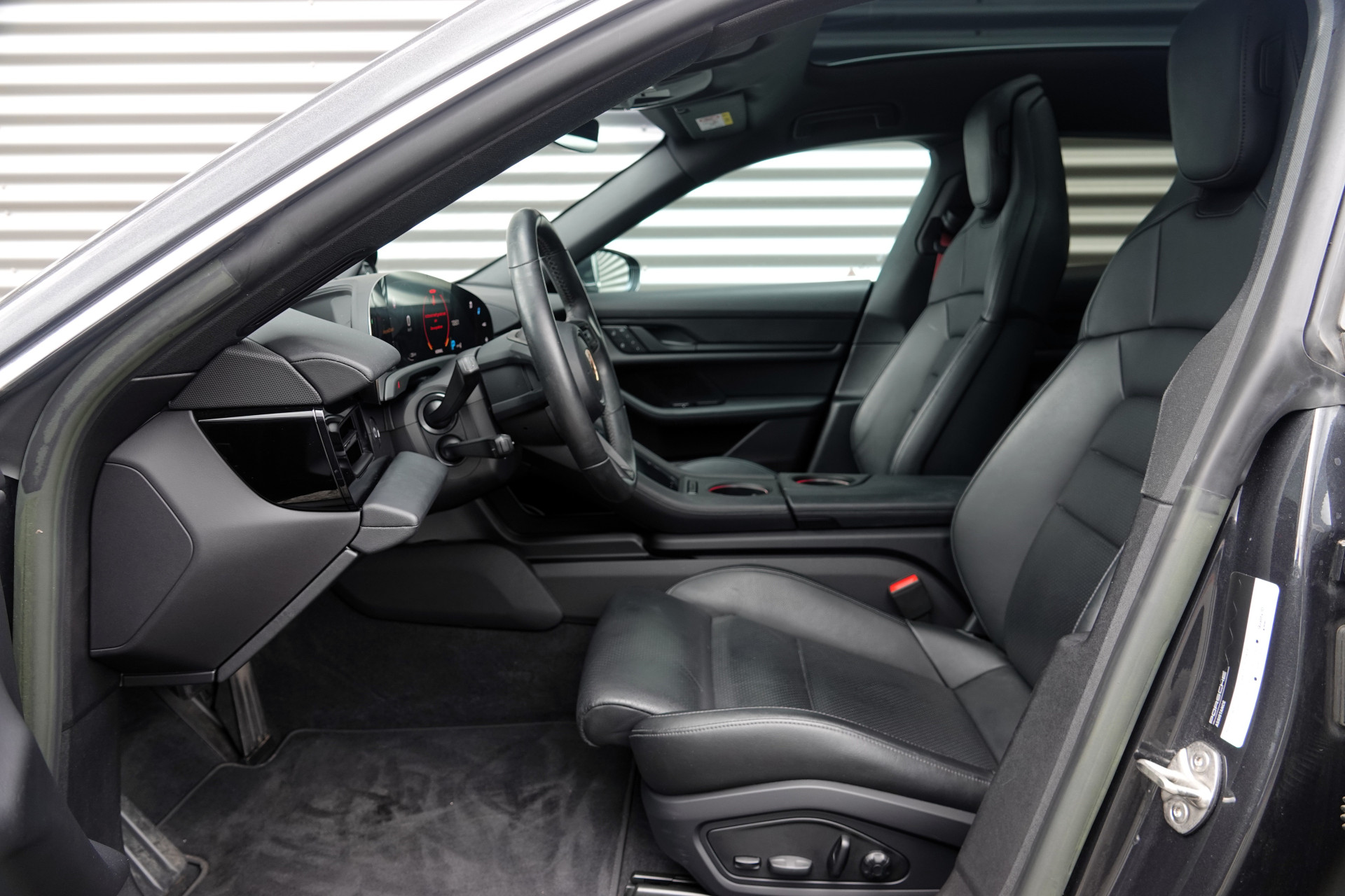 tweedehands Porsche Taycan Sport Turismo 93 kWh Sport Chrono | Pano | Bose | Memory | InnoDrive |  – beschikbaar bij Van de Velde Auto’s