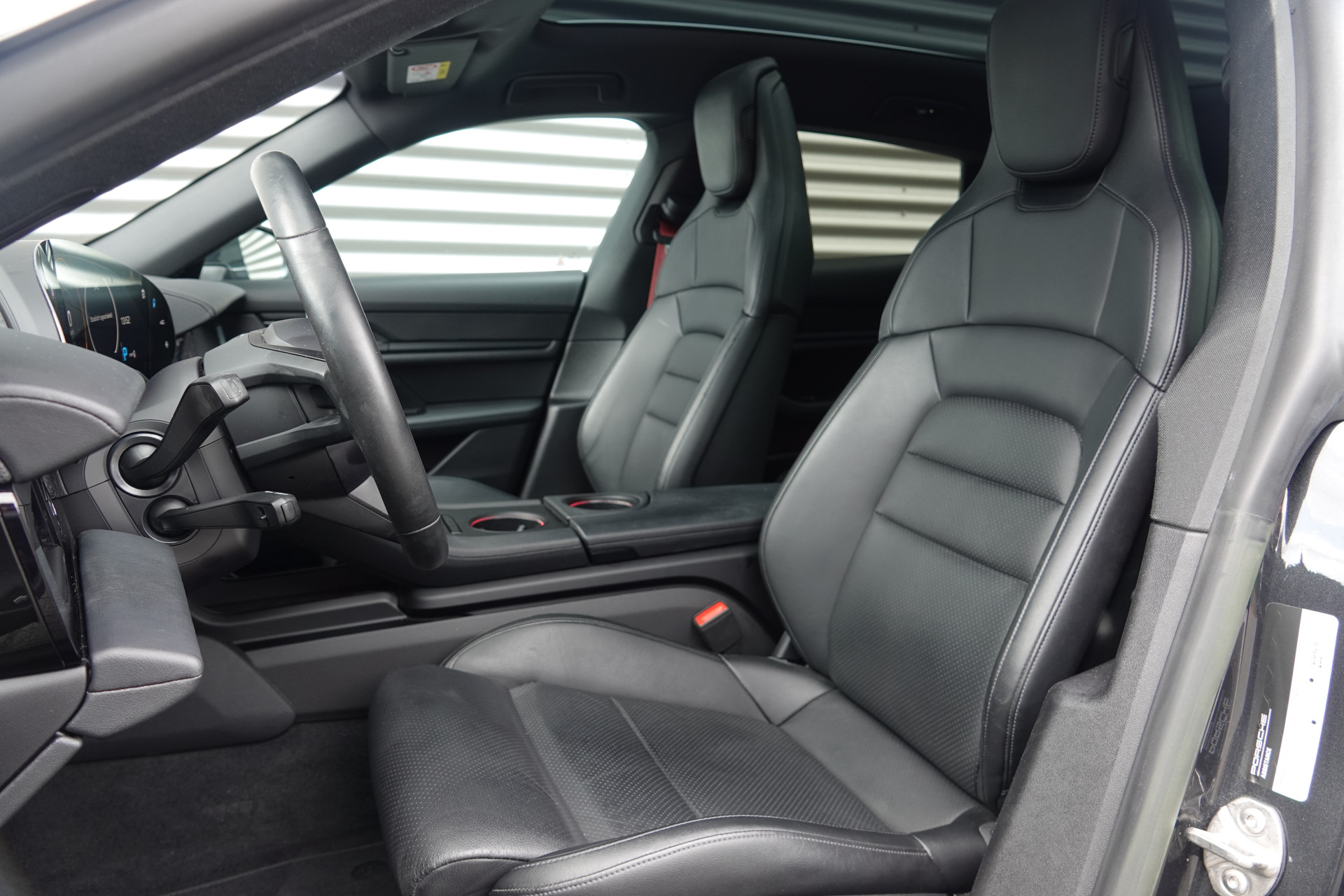 tweedehands Porsche Taycan Sport Turismo 93 kWh Sport Chrono | Pano | Bose | Memory | InnoDrive |  – beschikbaar bij Van de Velde Auto’s