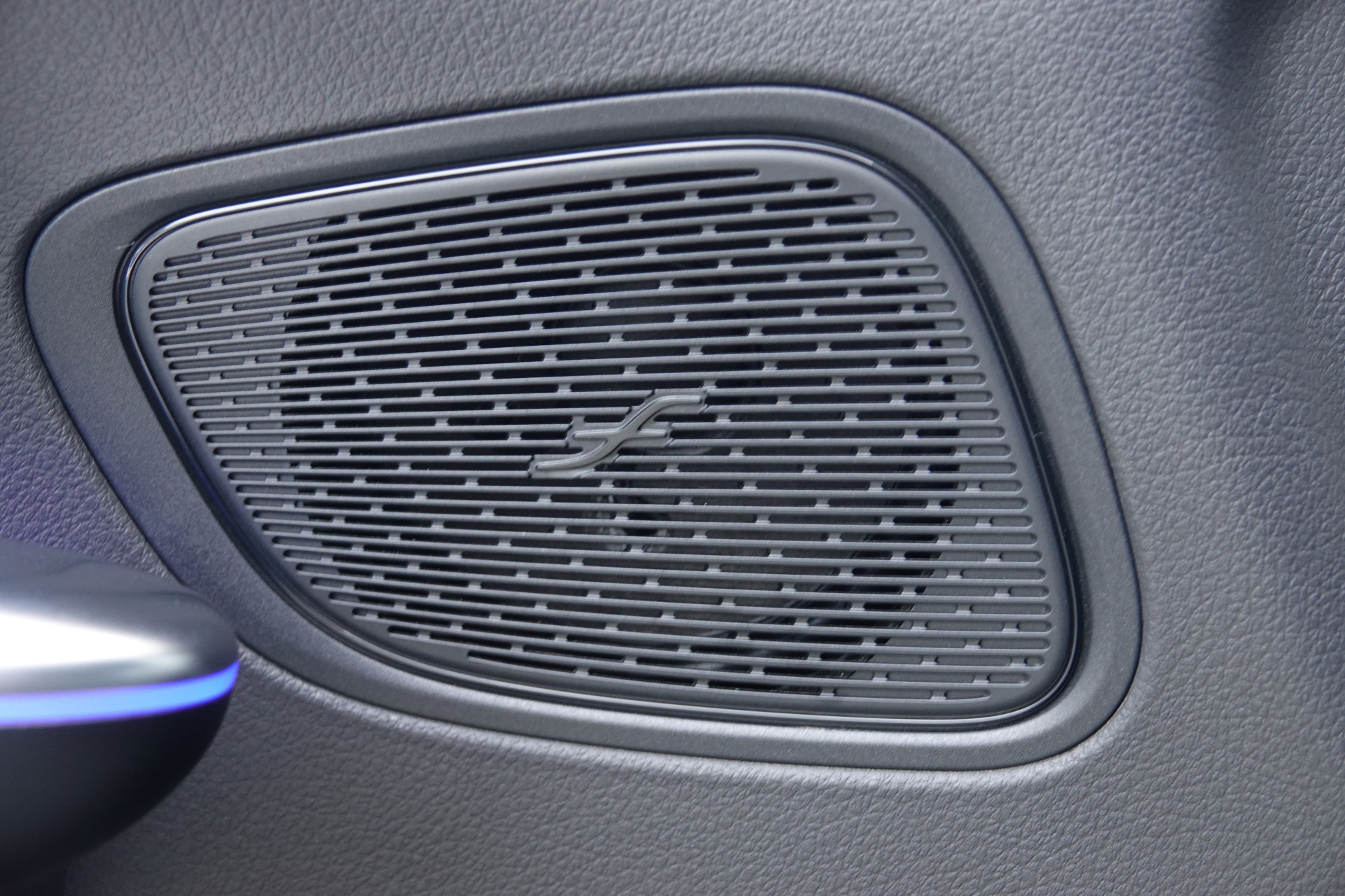 tweedehands Mercedes-Benz GLC 300e 4MATIC AMG Line | Pano | Burmester | Trekhaak | Night Pakket | 360 | Memory |  – beschikbaar bij Van de Velde Auto’s