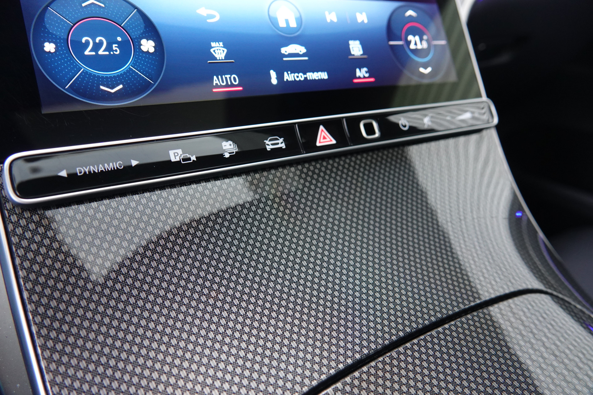 tweedehands Mercedes-Benz GLC 300e 4MATIC AMG Line | Pano | Burmester | Trekhaak | Night Pakket | 360 | Memory |  – beschikbaar bij Van de Velde Auto’s