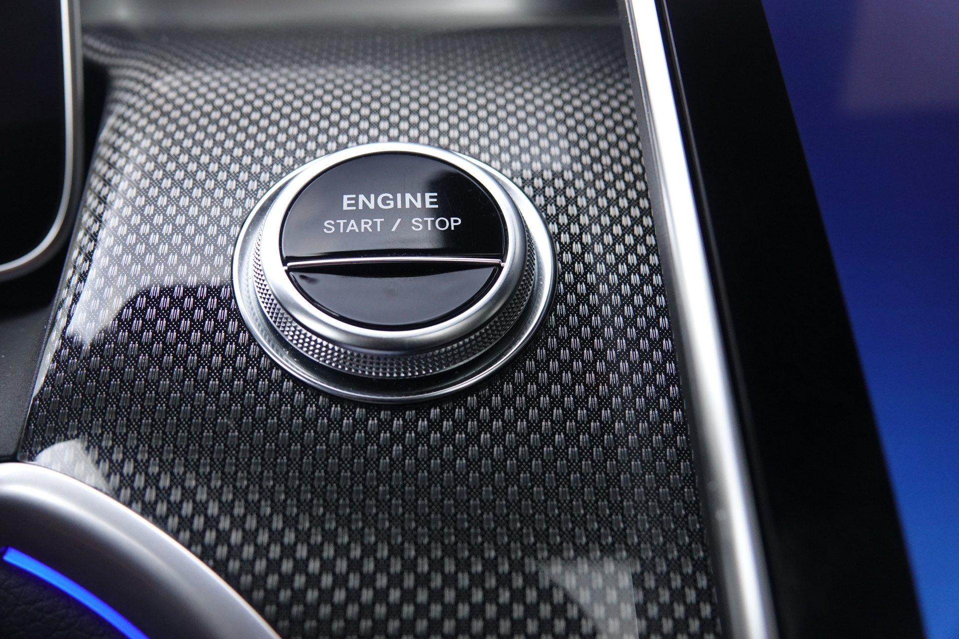 tweedehands Mercedes-Benz GLC 300e 4MATIC AMG Line | Pano | Burmester | Trekhaak | Night Pakket | 360 | Memory |  – beschikbaar bij Van de Velde Auto’s