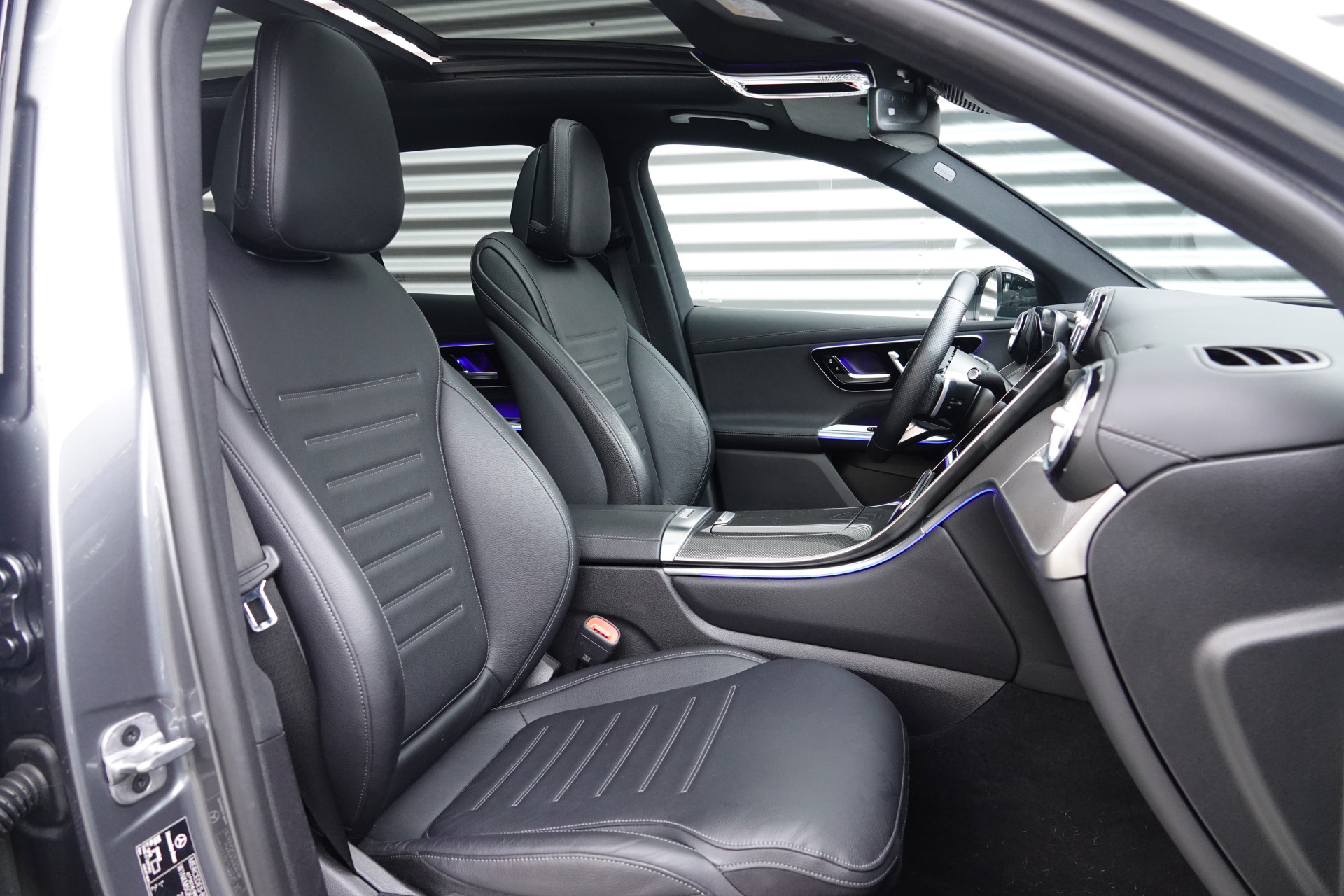 tweedehands Mercedes-Benz GLC 300e 4MATIC AMG Line | Pano | Burmester | Trekhaak | Night Pakket | 360 | Memory |  – beschikbaar bij Van de Velde Auto’s