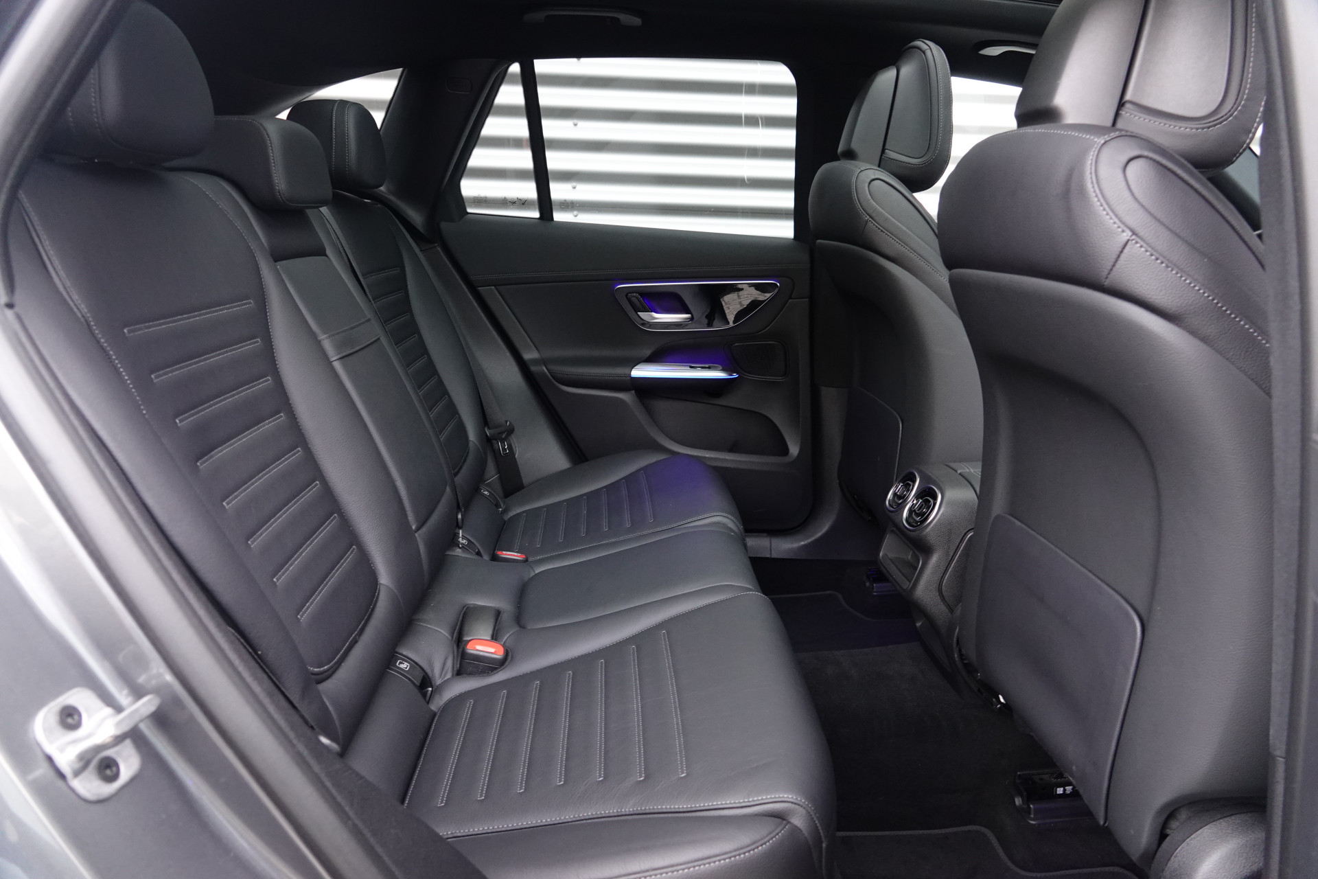 tweedehands Mercedes-Benz GLC 300e 4MATIC AMG Line | Pano | Burmester | Trekhaak | Night Pakket | 360 | Memory |  – beschikbaar bij Van de Velde Auto’s