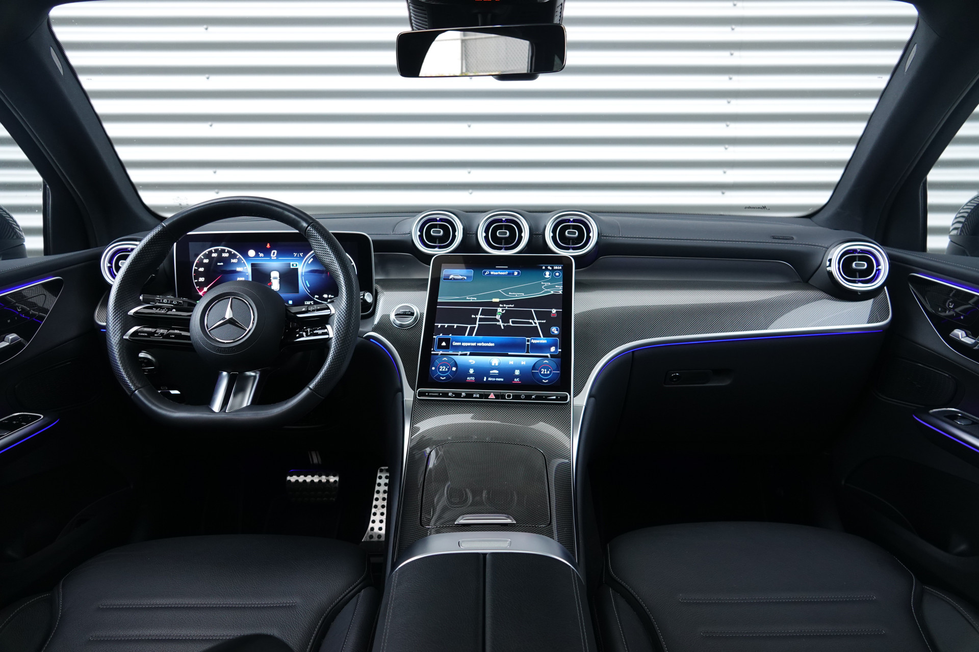 tweedehands Mercedes-Benz GLC 300e 4MATIC AMG Line | Pano | Burmester | Trekhaak | Night Pakket | 360 | Memory |  – beschikbaar bij Van de Velde Auto’s