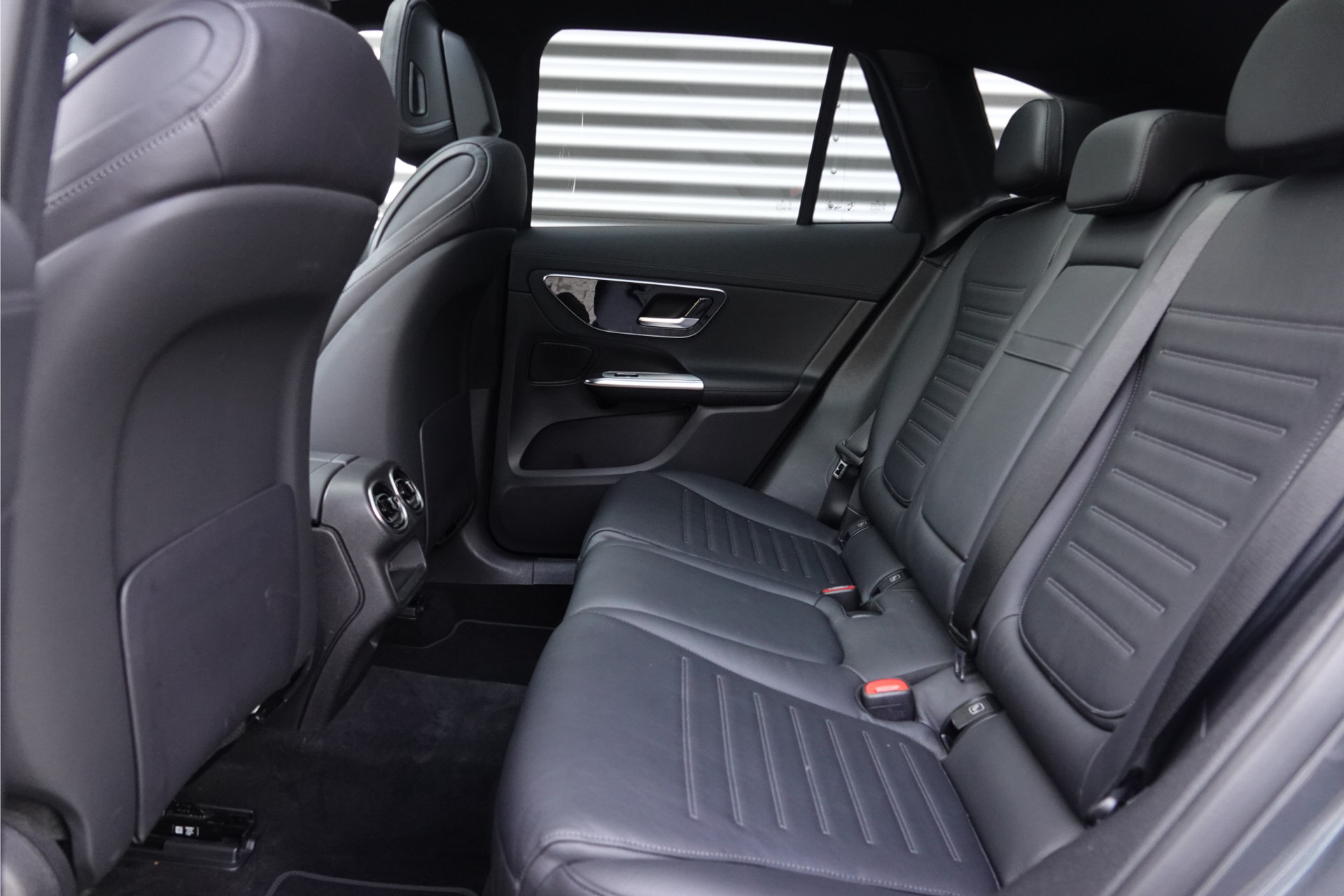 tweedehands Mercedes-Benz GLC 300e 4MATIC AMG Line | Pano | Burmester | Trekhaak | Night Pakket | 360 | Memory |  – beschikbaar bij Van de Velde Auto’s