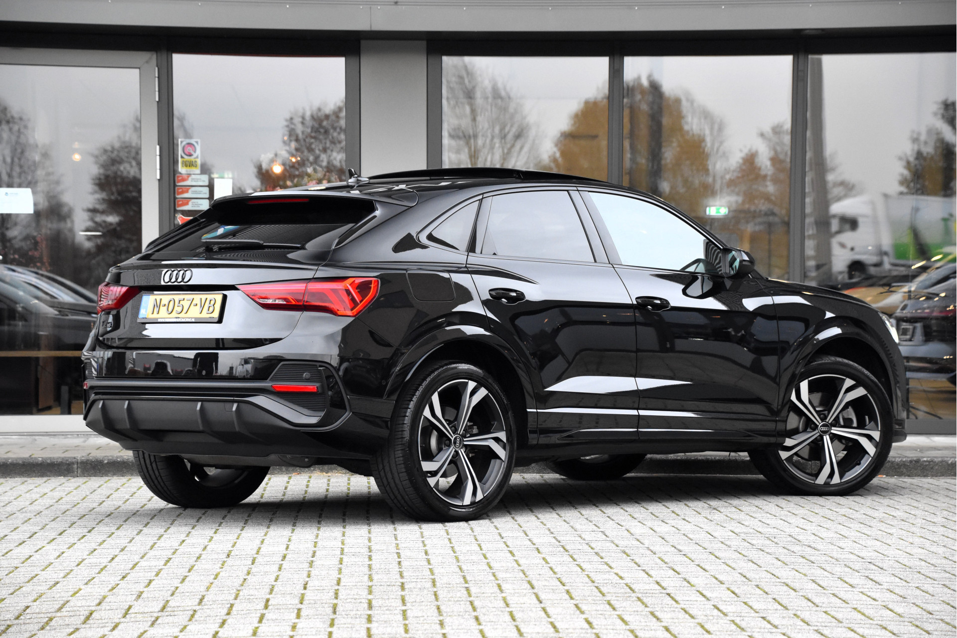 tweedehands Audi Q3 Sportback 45 TFSI e S edition | Panoramadak | Leder | Adapitve Cruise | Nieuwstaat ! |  – beschikbaar bij Van de Velde Auto’s