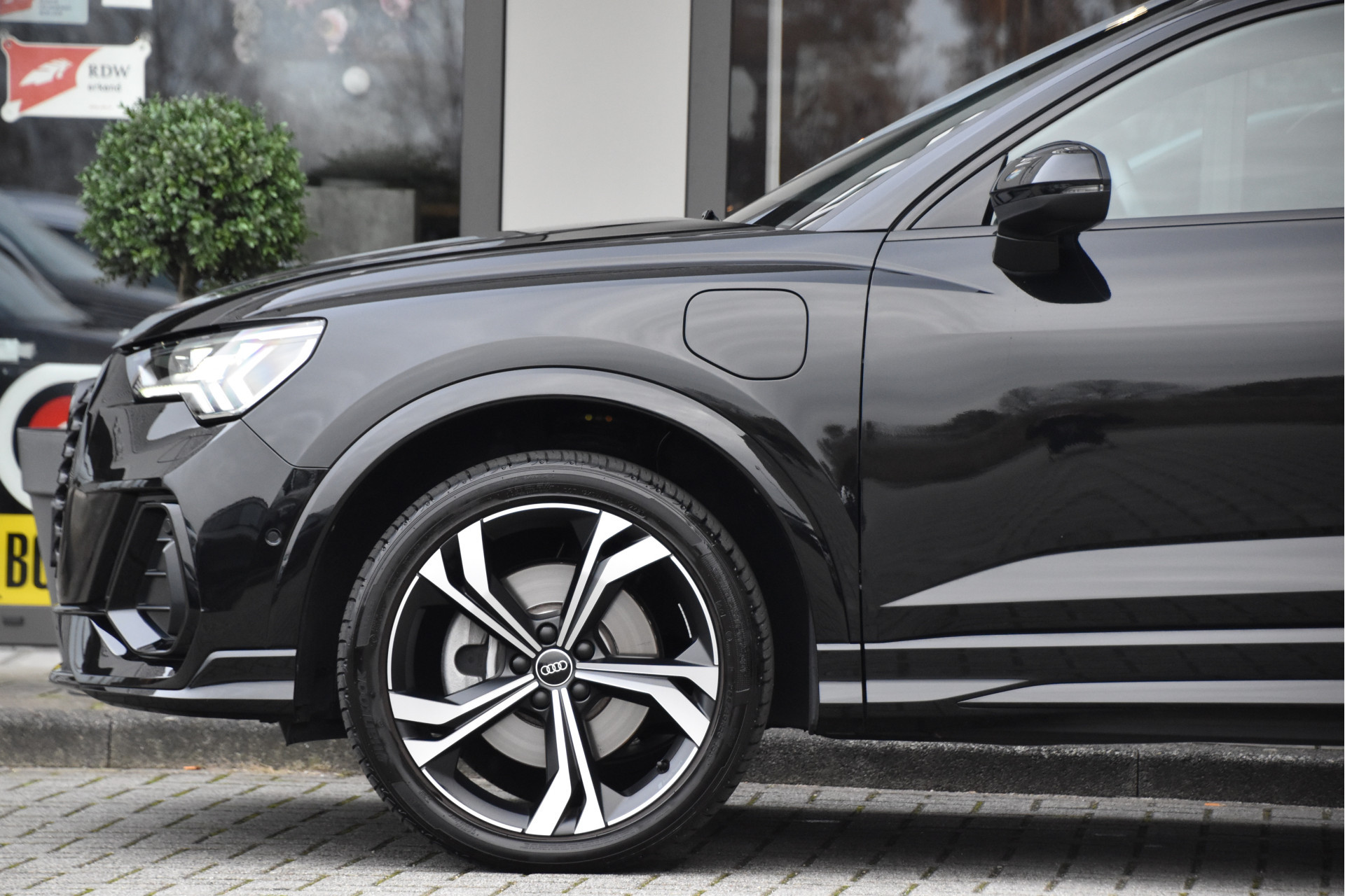 tweedehands Audi Q3 Sportback 45 TFSI e S edition | Panoramadak | Leder | Adapitve Cruise | Nieuwstaat ! |  – beschikbaar bij Van de Velde Auto’s