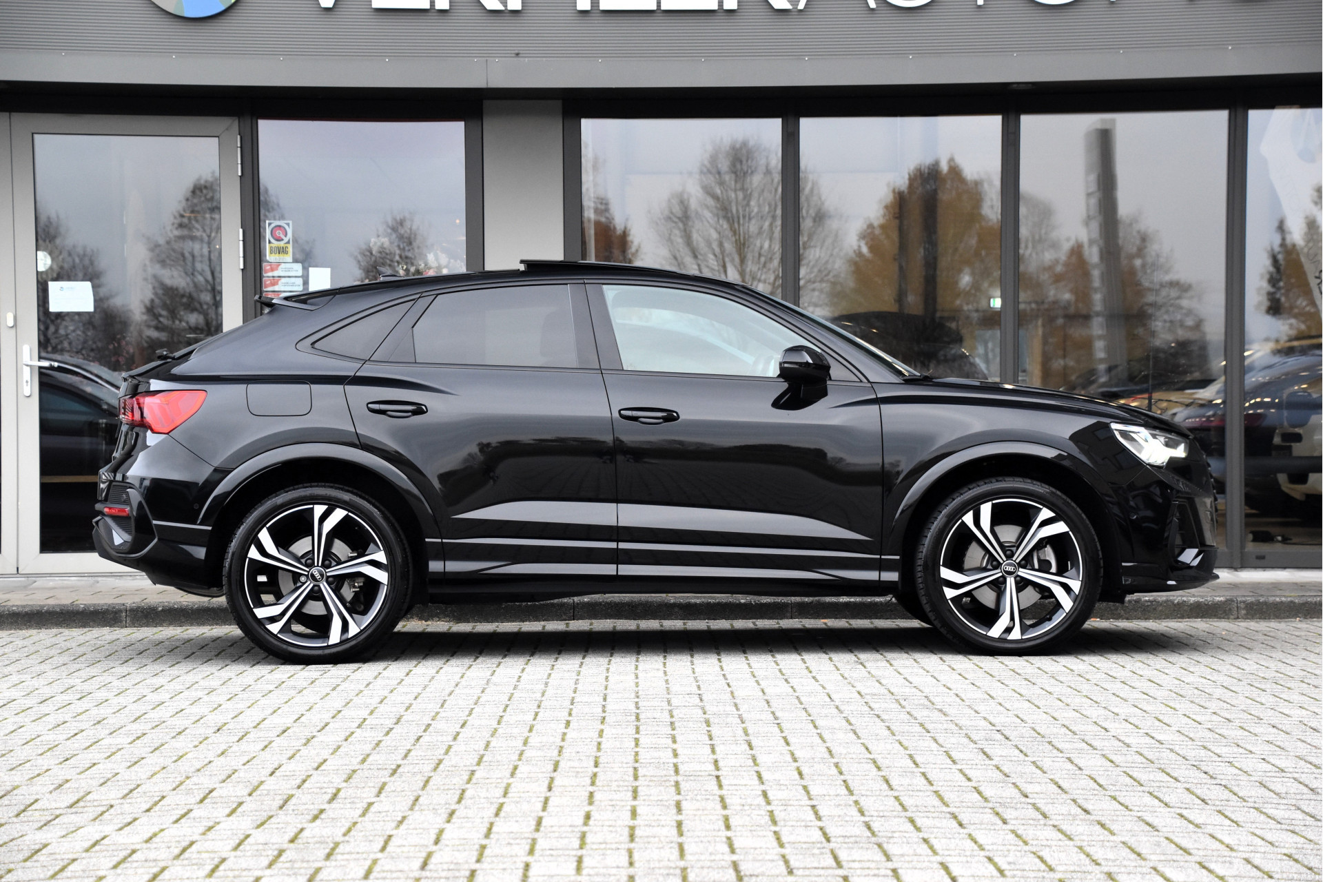 tweedehands Audi Q3 Sportback 45 TFSI e S edition | Panoramadak | Leder | Adapitve Cruise | Nieuwstaat ! |  – beschikbaar bij Van de Velde Auto’s